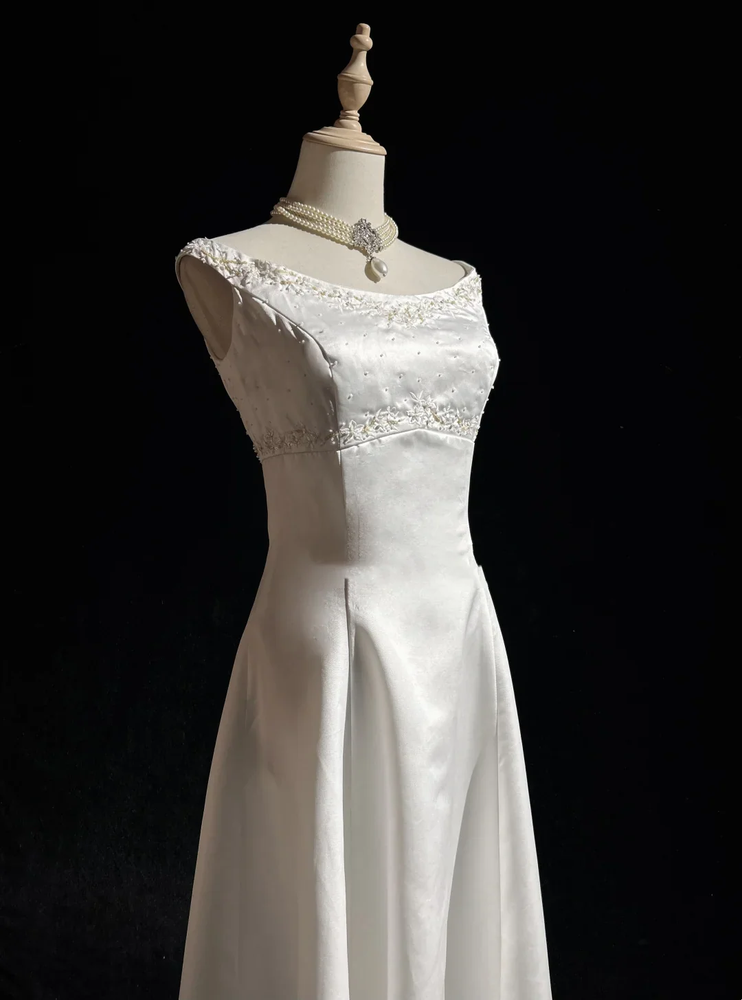 Classic Bridal Gown A line Jewel Neck Satin Long White Wedding Dresses Elegant Bridal Gowns DH649 - Deanwangkt