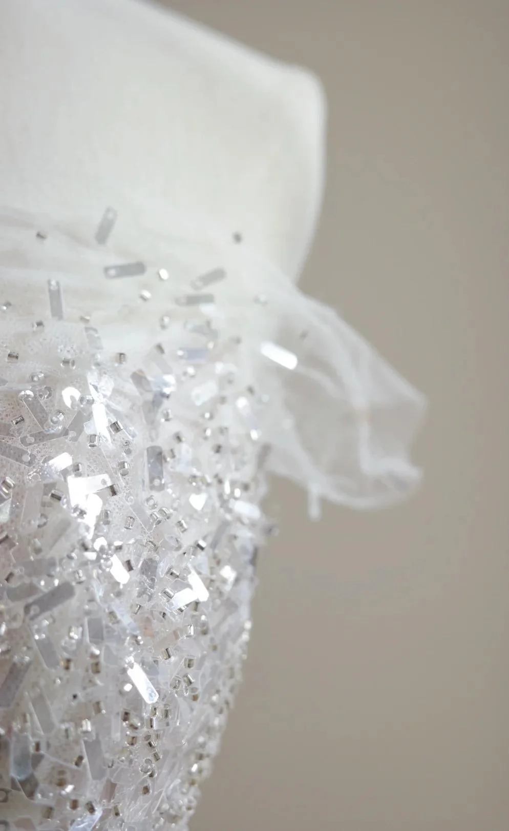 Simple Strapless Sheath Wedding Dresses Sequined Tulle White Bridal Gowns DP3352 - Deanwangkt