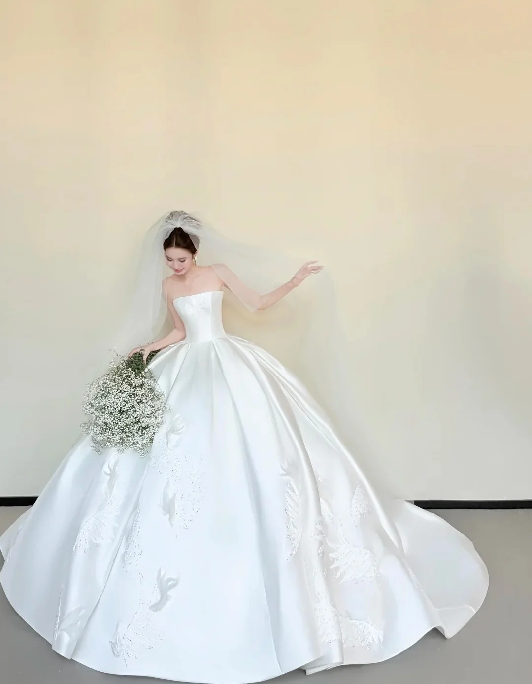 Timeless Strapless Luxury Wedding Dresses White Ball Gown Satin Applique Train Bridal Gowns DP2988 - Deanwangkt