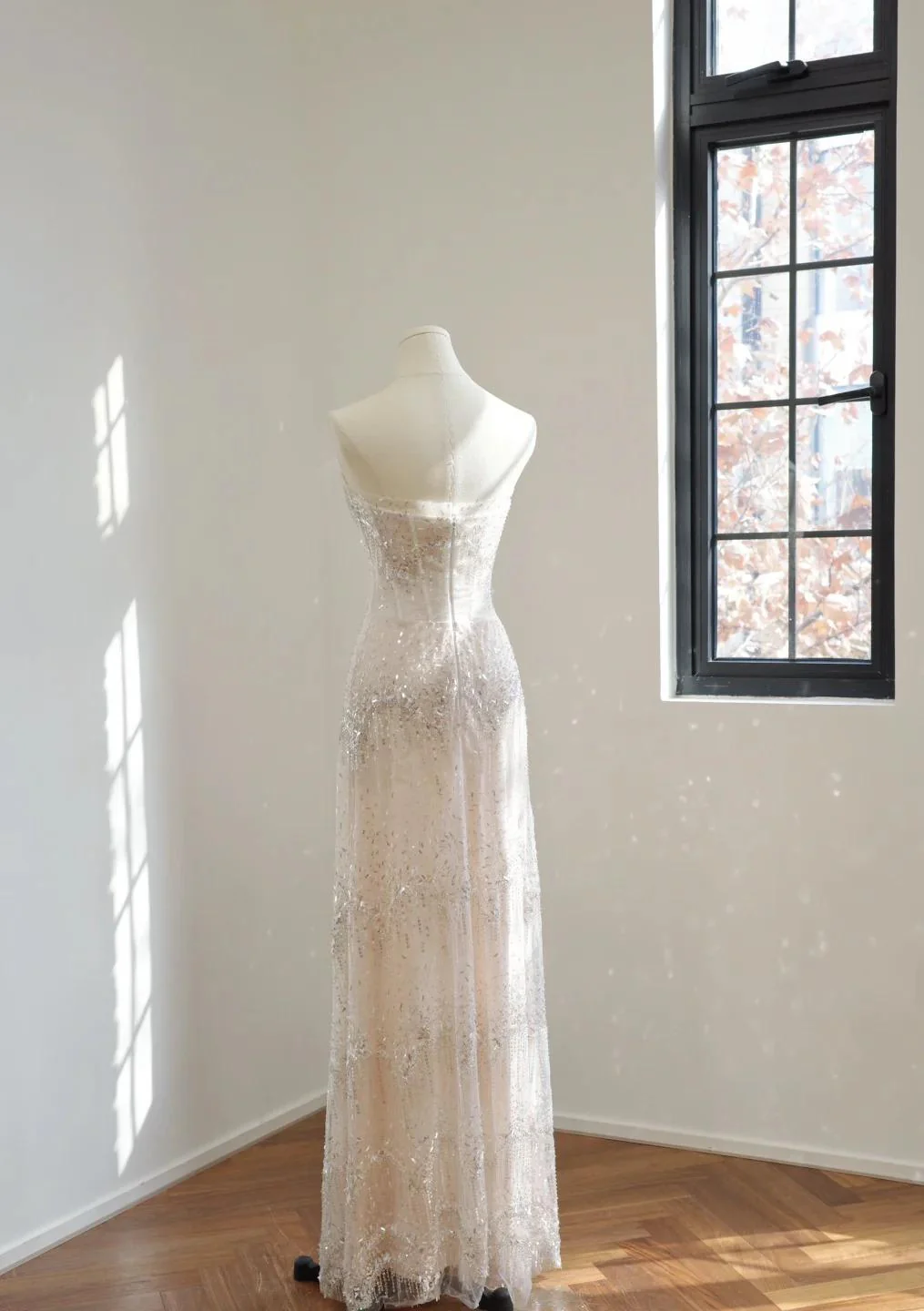 Simple Strapless Sheath Wedding Dresses Sequined Tulle White Bridal Gowns DP3352 - Deanwangkt