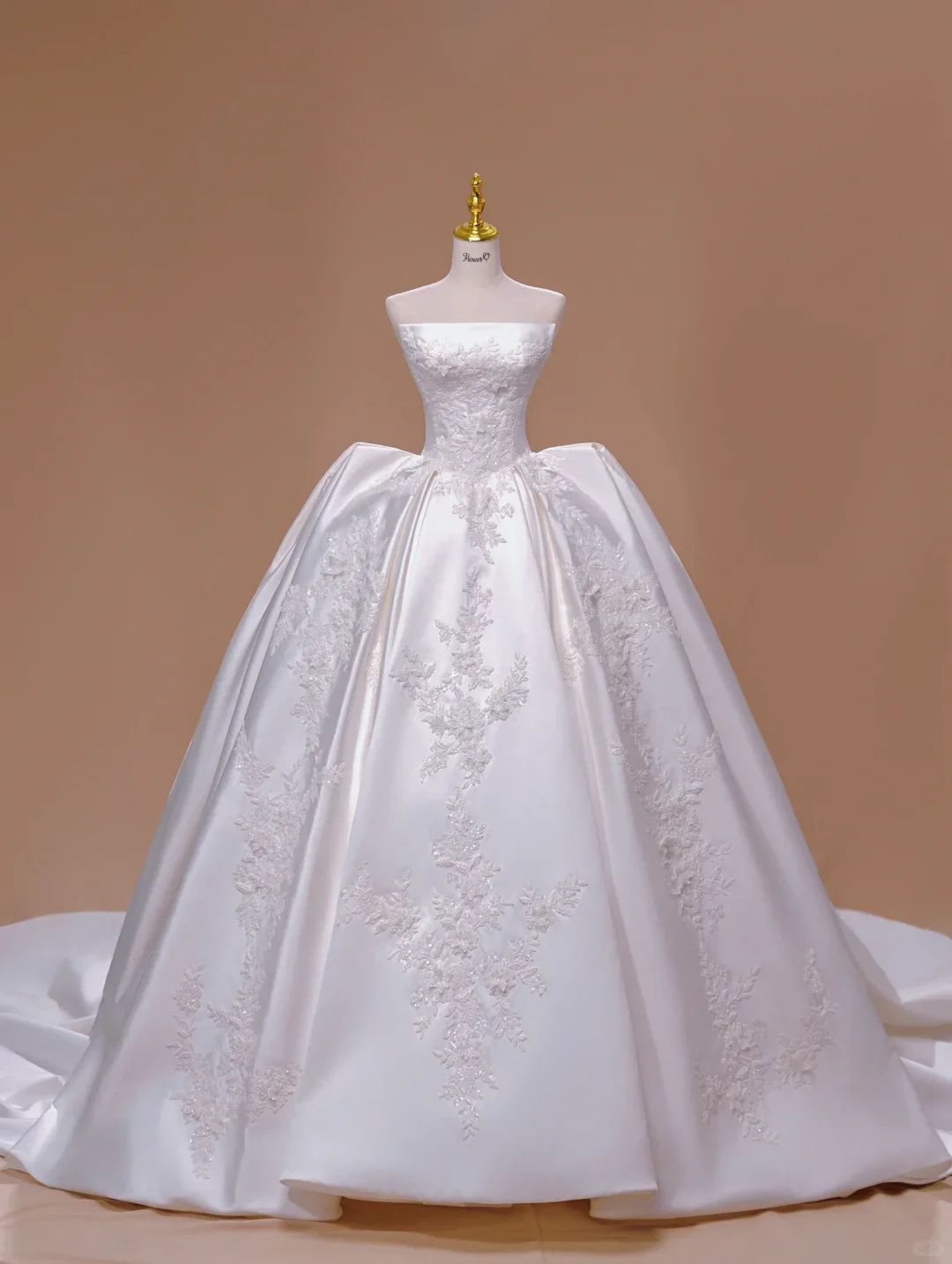 Fairy Tale Wedding Dress Princesses Ball Gowns Strapless Sleeveless White Satin Lace Wedding Dresses Bridal Gowns DH2804 - Deanwangkt