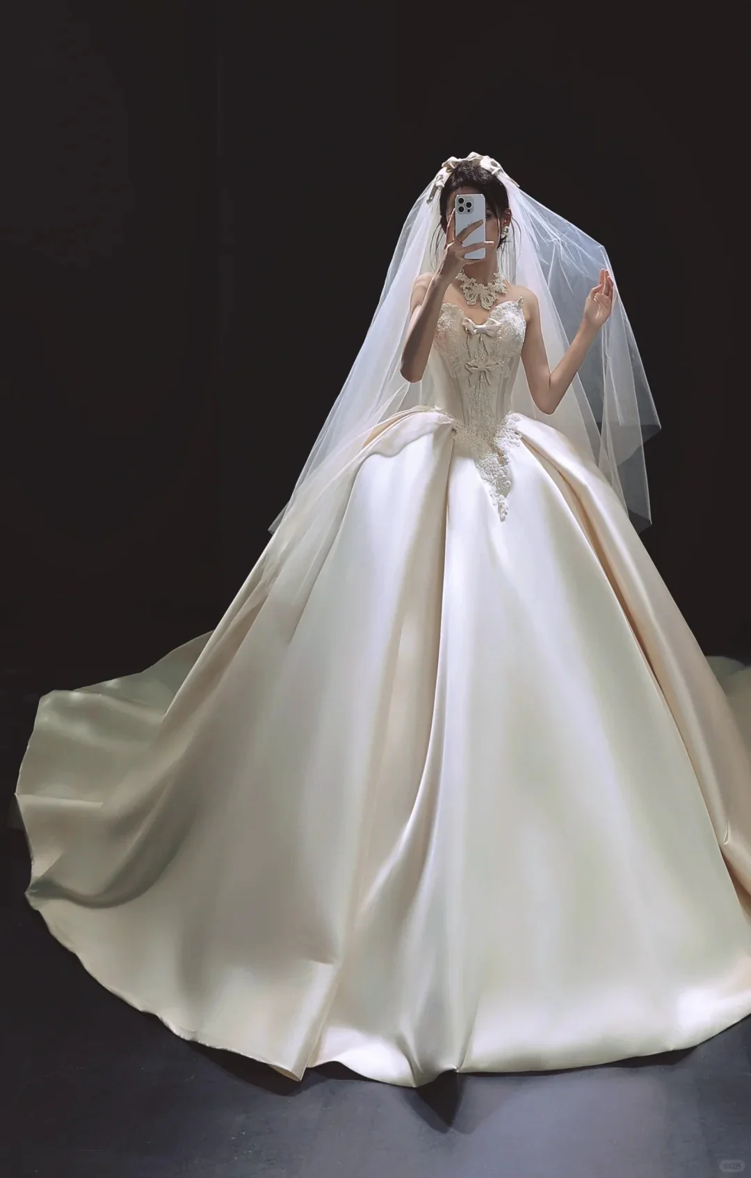 Glamour Sweetheart Neck White Wedding Dress Applique Ball Gown Satin Modest Bridal Gowns with Veil DP2867 - Deanwangkt