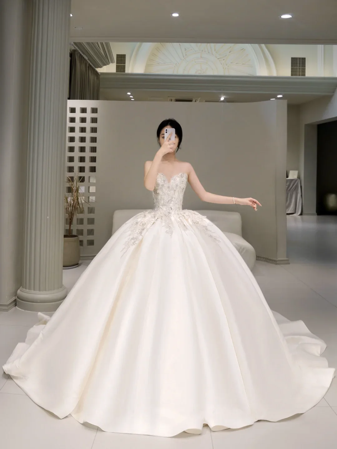 Unique Bridal Dress Ball Gown Sweetheart Silver Beads Satin White Long Wedding Dresses Luxury Bride Dress Bridal Gowns D1612 - Deanwangkt