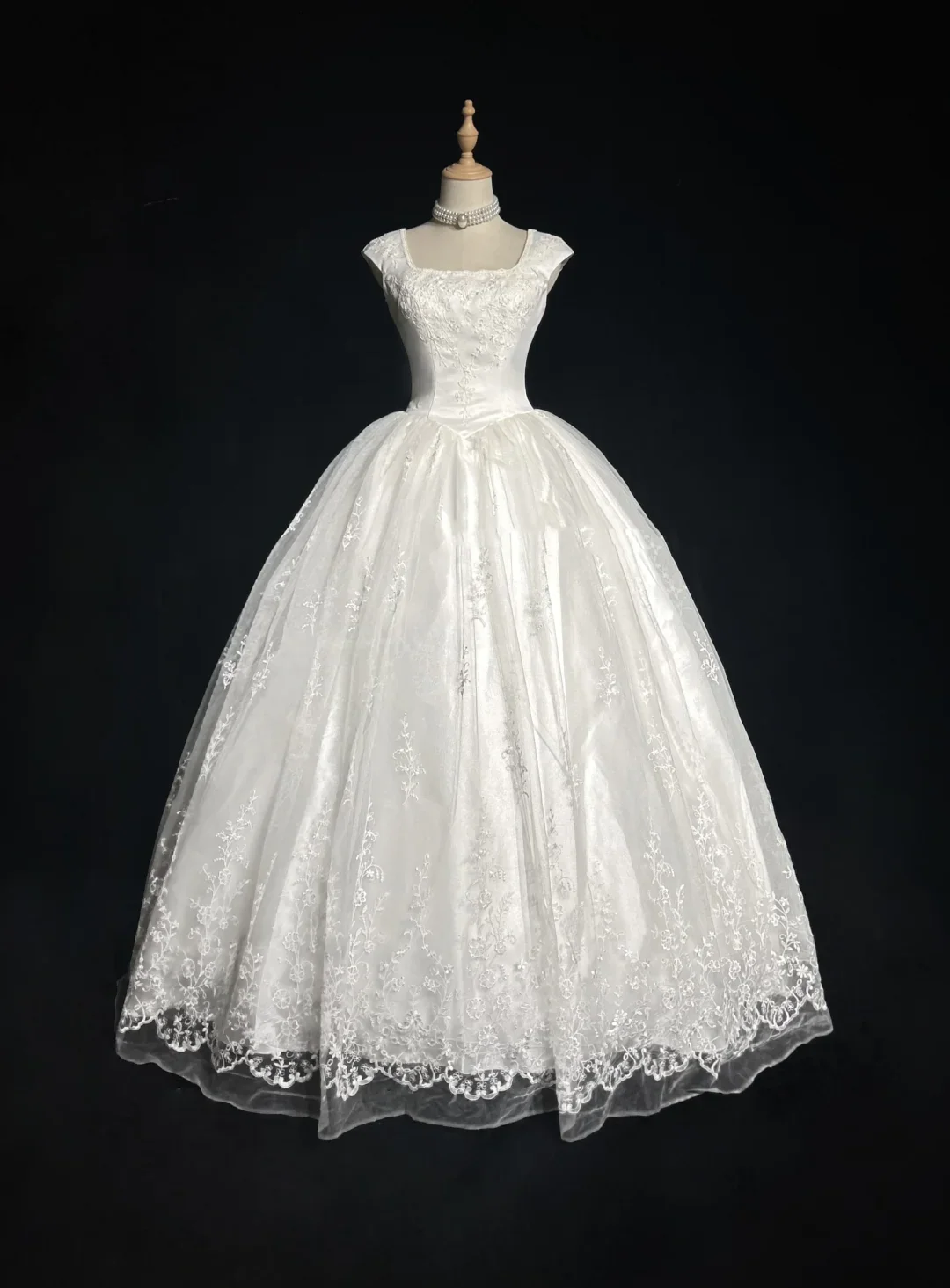 Vintage Bridal Gown Ball Gown Square Neck Sleeveless Tulle Lace Long White 70s Wedding Dresses Elegant Bridal Gowns DH1104 - Deanwangkt