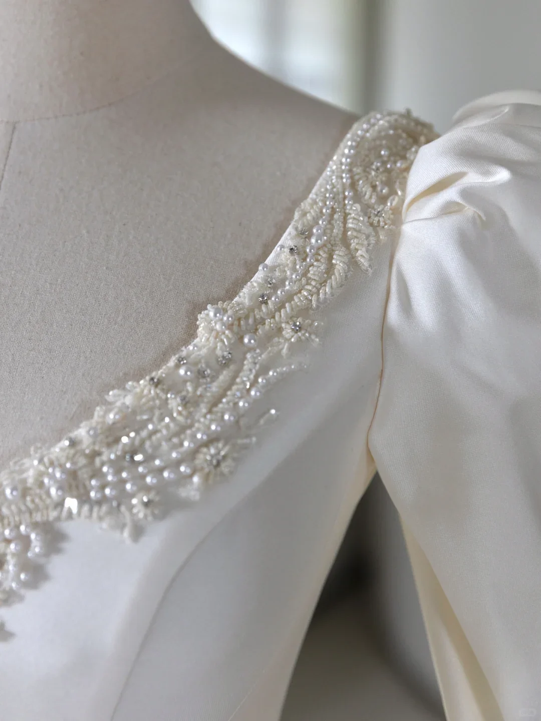 Princess Bridal Dress Ball Gown V Neck Long Sleeves White Wedding Dress With Ruffles Beads White Wedding Dresses Modest Wedding Gowns DH1563 - Deanwangkt