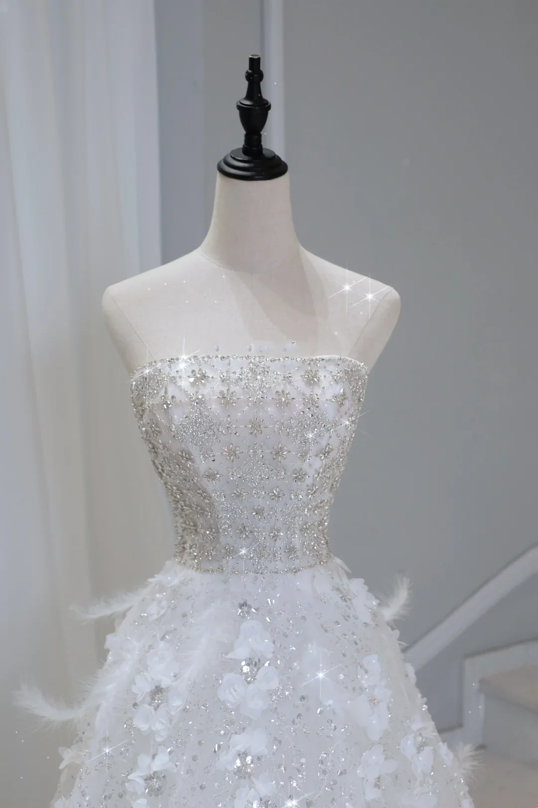 Timeless Bridal Gown Ball Gown Strapless Sequin Sleeveless Long White Wedding Dresses Elegant Bridal Gowns DH886 - Deanwangkt