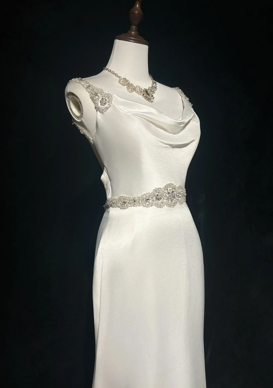 Princess Bridal Dress Mermaid Spaghetti Straps Satin White Beads Long Wedding Dress Retro Wedding Dresses Modest Wedding Gowns DH2665 - Deanwangkt