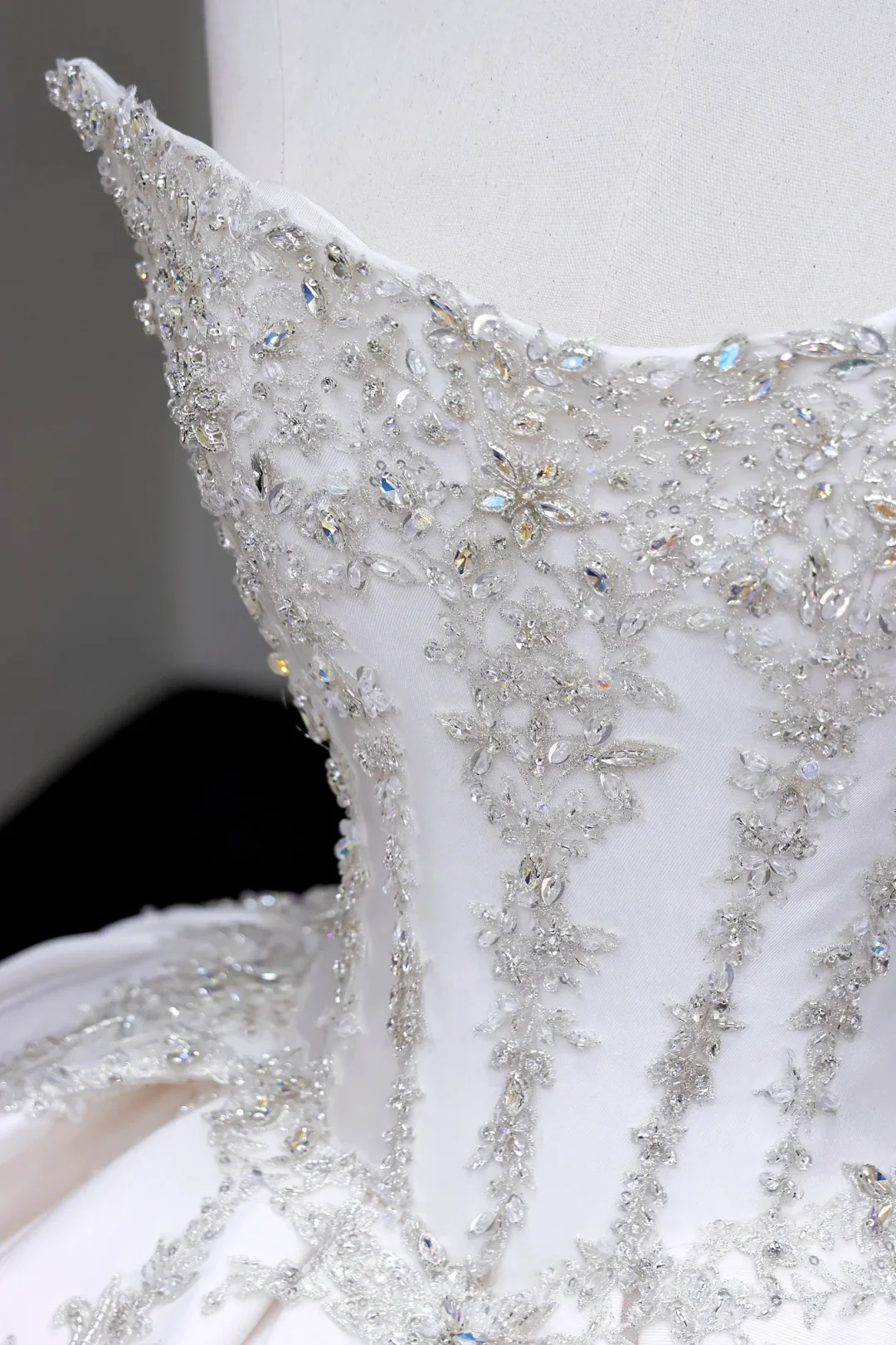 Unique Bridal Gown Ball Gown Strapless White Satin Wedding Dresses Beads Bridal Gowns DP708 - Deanwangkt