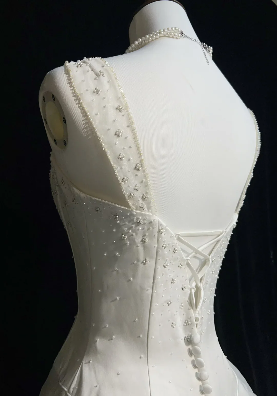 Princess Bridal Dress A Line Sweetheart Neck Satin White Beads Long Wedding Dress Retro Wedding Dresses Modest Wedding Gowns DH2664 - Deanwangkt