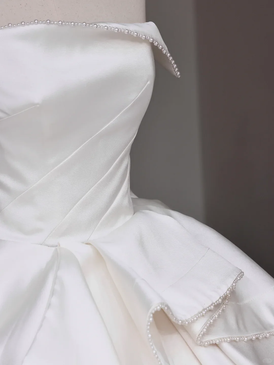 Unique Bridal Gown Ball Gown Strapless Pearls White Satin Wedding Dresses Bridal Gowns DP676 - Deanwangkt