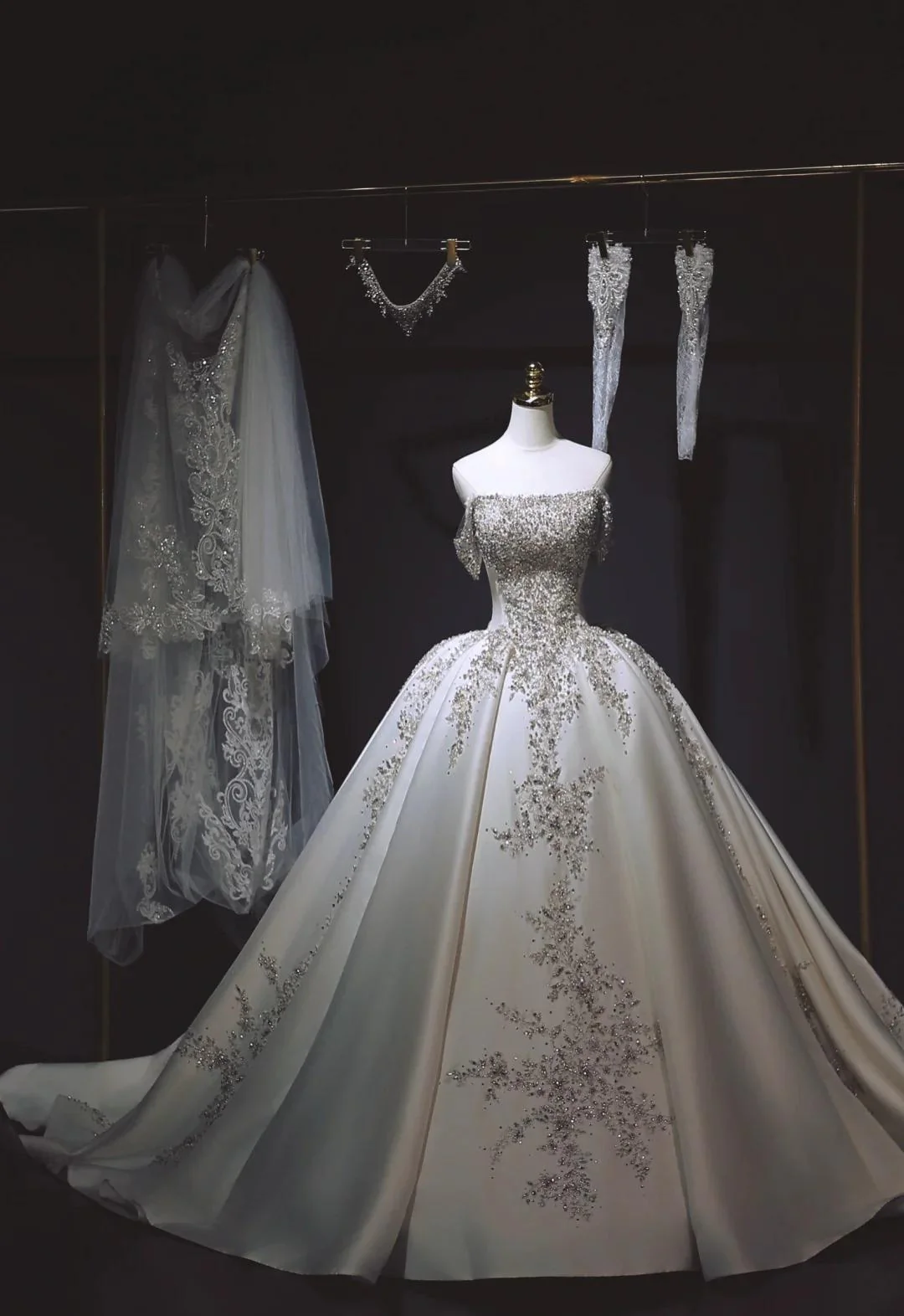 Elegant Off-the-shoulder Ball Gown Satin Wedding Dress Timeless Beaded Applique Bridal Gown DP2919 - Deanwangkt