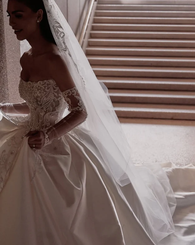 Beautiful Ball Gown Sweetheart Sleeveless White Satin Pleated White Pearls Beads Wedding Dress Modest Wedding Dresses Princess Wedding Gowns DH1483 - Deanwangkt