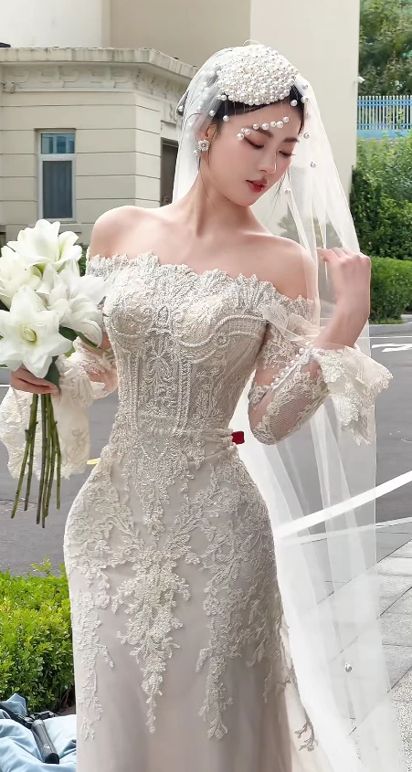 Elegant Off-the-shoulder Sheath Wedding DressesTulle Applique Ivory Bridal Gowns DP3328 - Deanwangkt