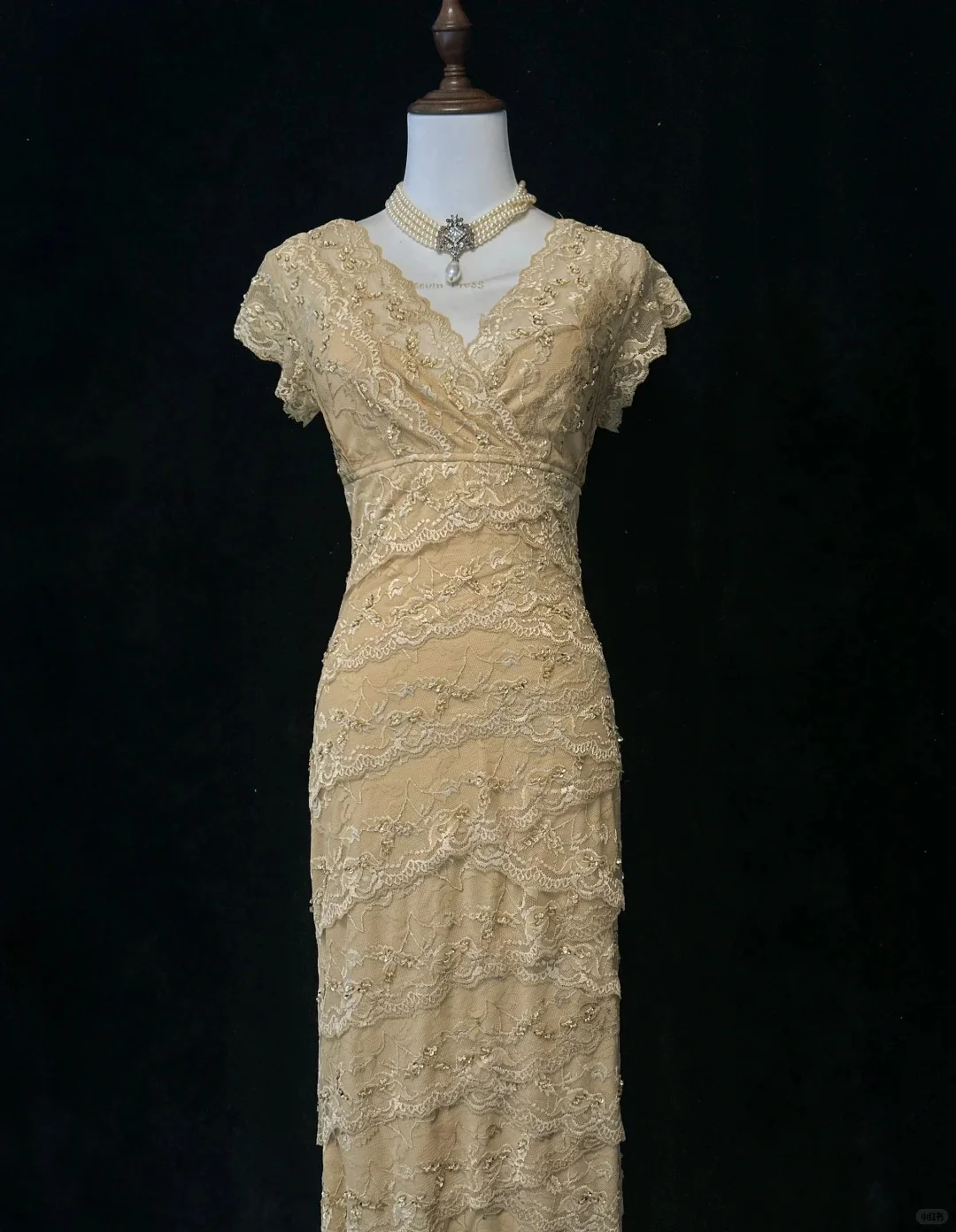 Glamour Gold Sheath V-neck Mother of the Bride Dress Lace Beaded Long Evening Gown DP2877 - Deanwangkt