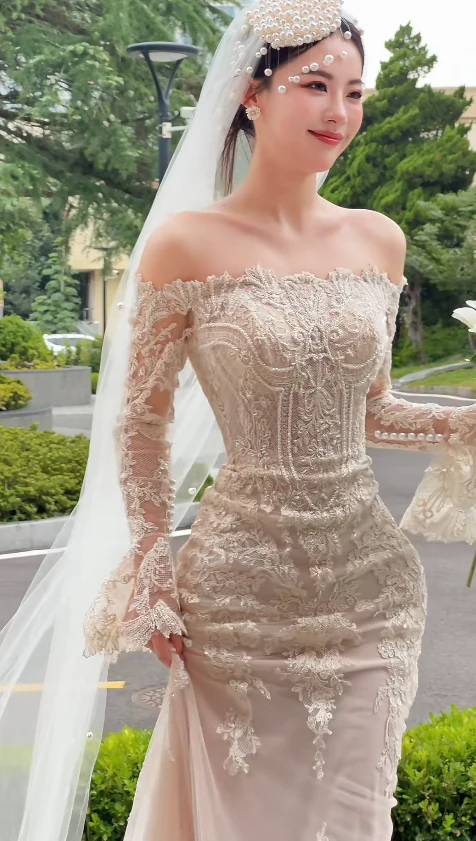 Elegant Off-the-shoulder Sheath Wedding DressesTulle Applique Ivory Bridal Gowns DP3328 - Deanwangkt