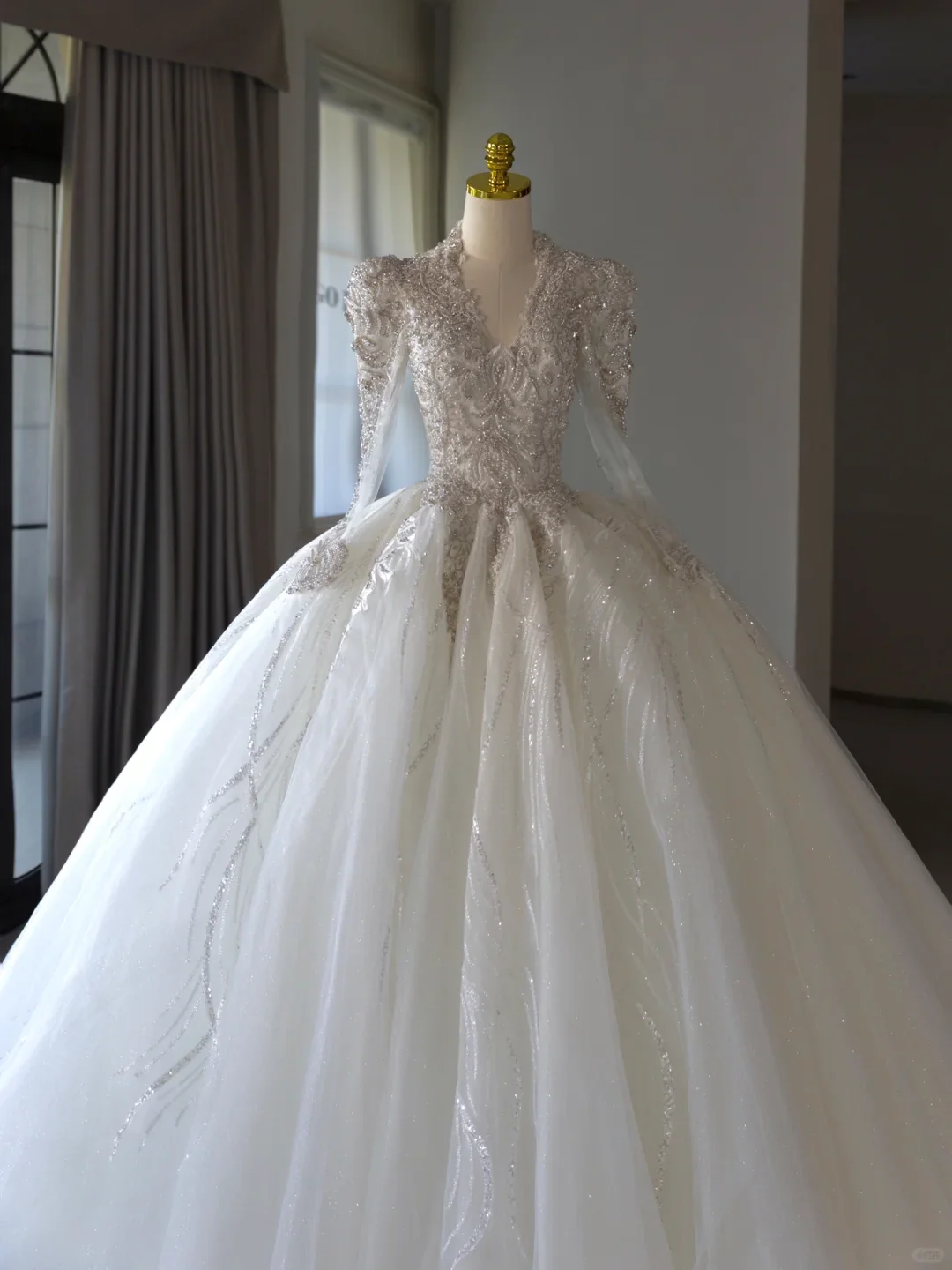 Luxury Ball Gown V Neck Long Sleeves Lace Wedding Dress With Silver Beads Wedding Dresses Modest Wedding Gowns Brides Dress DH1301 - Deanwangkt