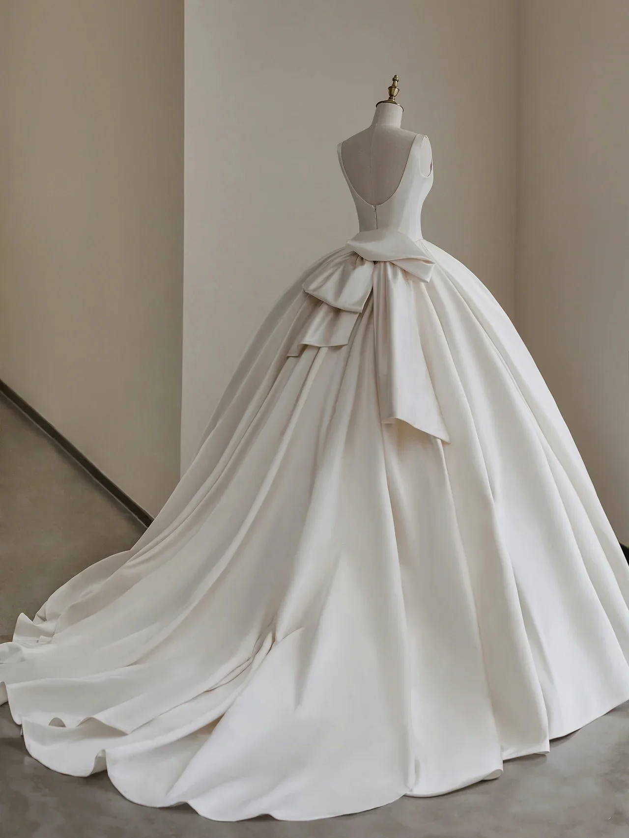 Romantic Wedding Gown Bridal Dress Ball Gown Square Neck Satin Wedding Dress Ivory Wedding Dresses Modest Wedding Gowns DH1781 - Deanwangkt