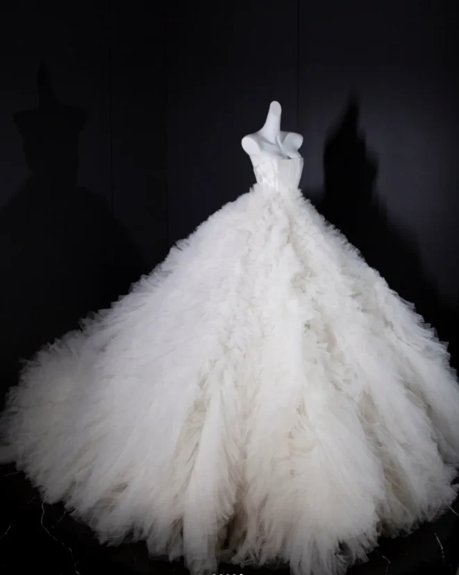 Elegant Strapless Ball Gown Long Wedding Dresses Tulle White Bridal Gowns Sleeveless Bridal Dresses DP3761 - Deanwangkt