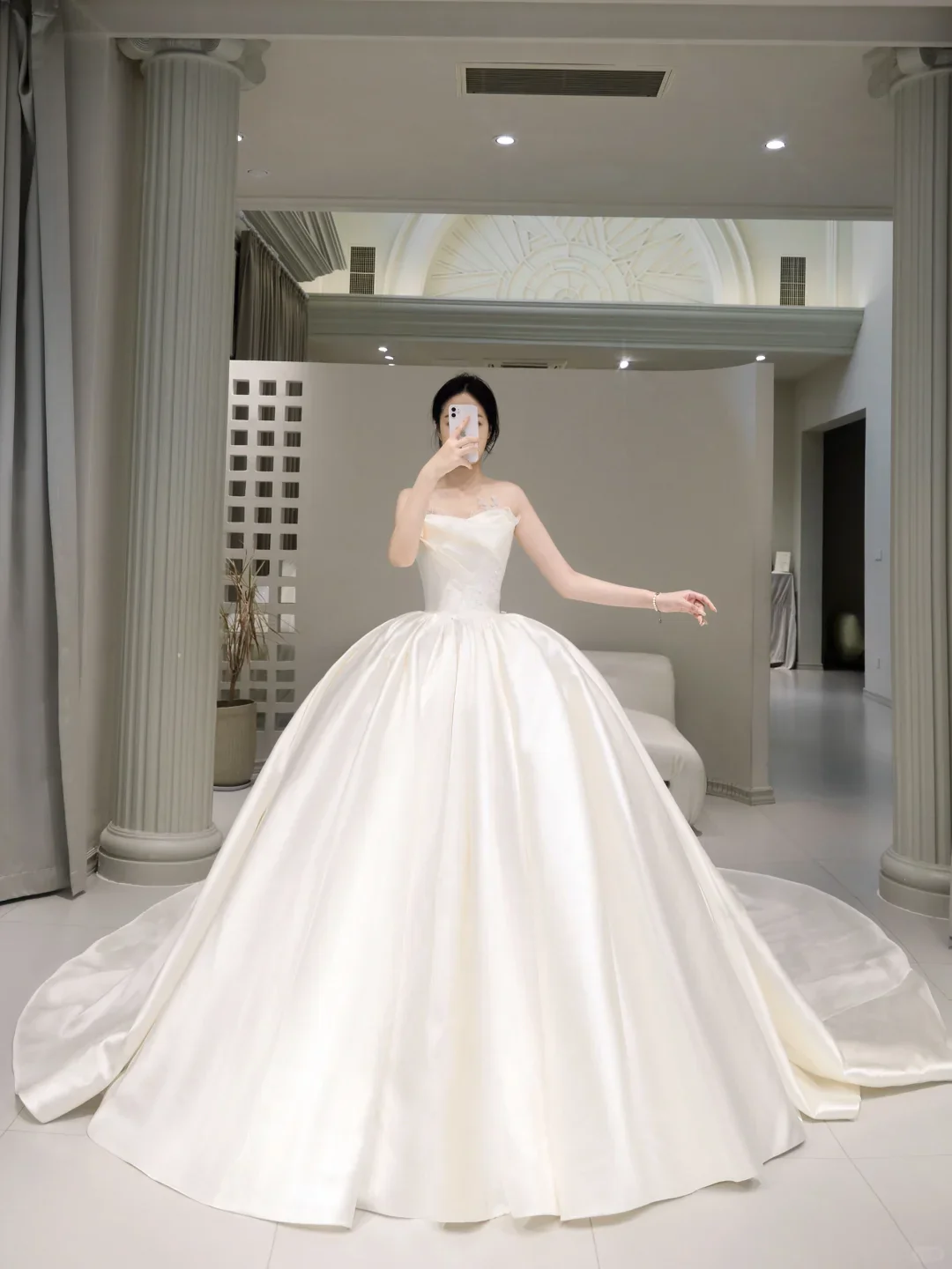 Unique Bridal Dress Ball Gown Strapless Satin White Long Wedding Dresses Luxury Bride Dress Bridal Gowns DH1612 - Deanwangkt