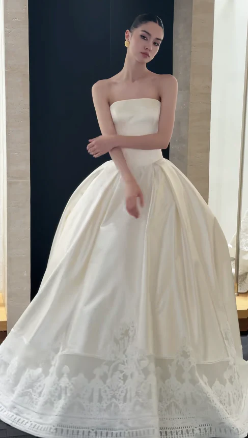 Timeless Strapless Ball Gown Satin Wedding Dresses White Applique Bridal Gowns Sleeveless Bridal Dresses DP3287 - Deanwangkt