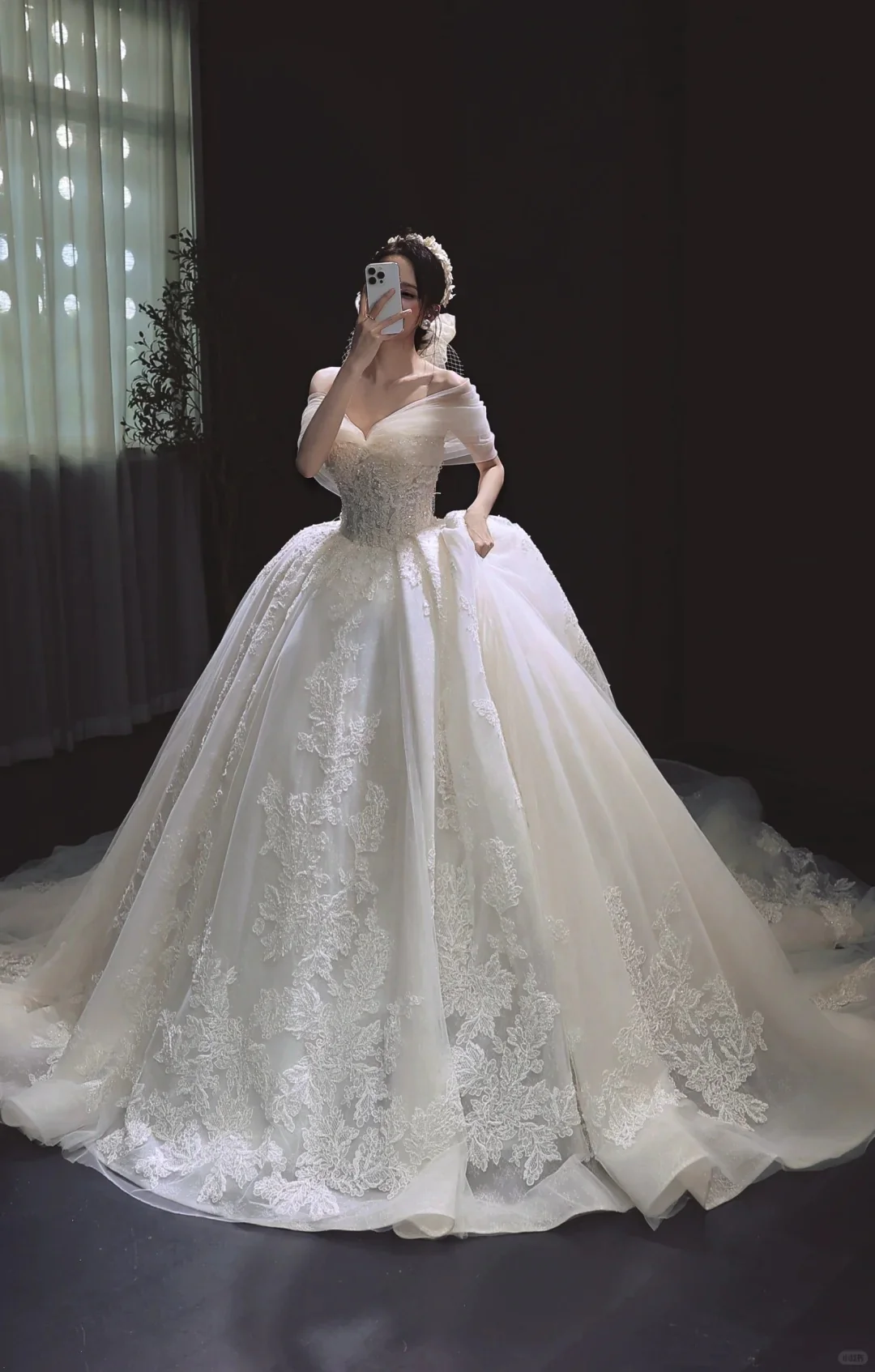 Elegant Off-the-Shoulder White Wedding Dress Applique Ball Gown Tulle Modest Bridal Gowns DP2866 - Deanwangkt