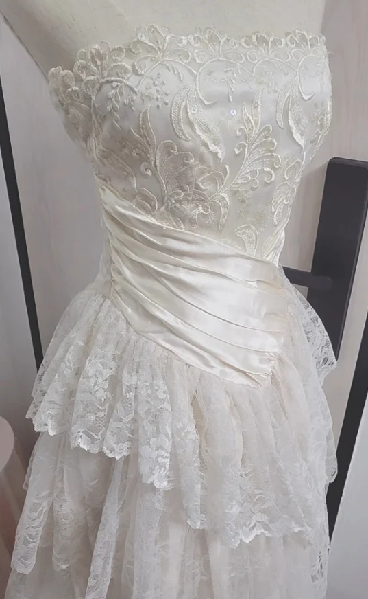 Princess Bridal Dress Ball Gown Strapless Sleeveless Lace White Appliques Wedding Dresses Pretty Bridal Gowns DH949 - Deanwangkt