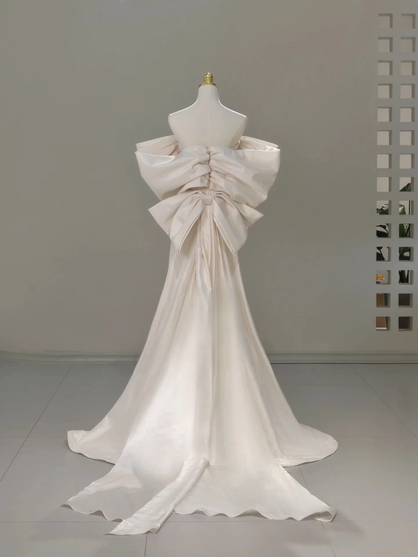 Classic Bridal Gown A Line Off The Shoulder Short Sleeves Satin White Wedding Dresses Minimalist Bridal Gowns DH752 - Deanwangkt