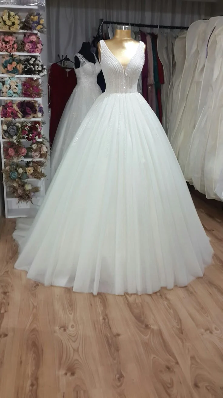 Classic Wedding Dress Ball Gown V Neck White Tulle Long Wedding Dresses Dreamy Bridal Gowns DH1236 - Deanwangkt