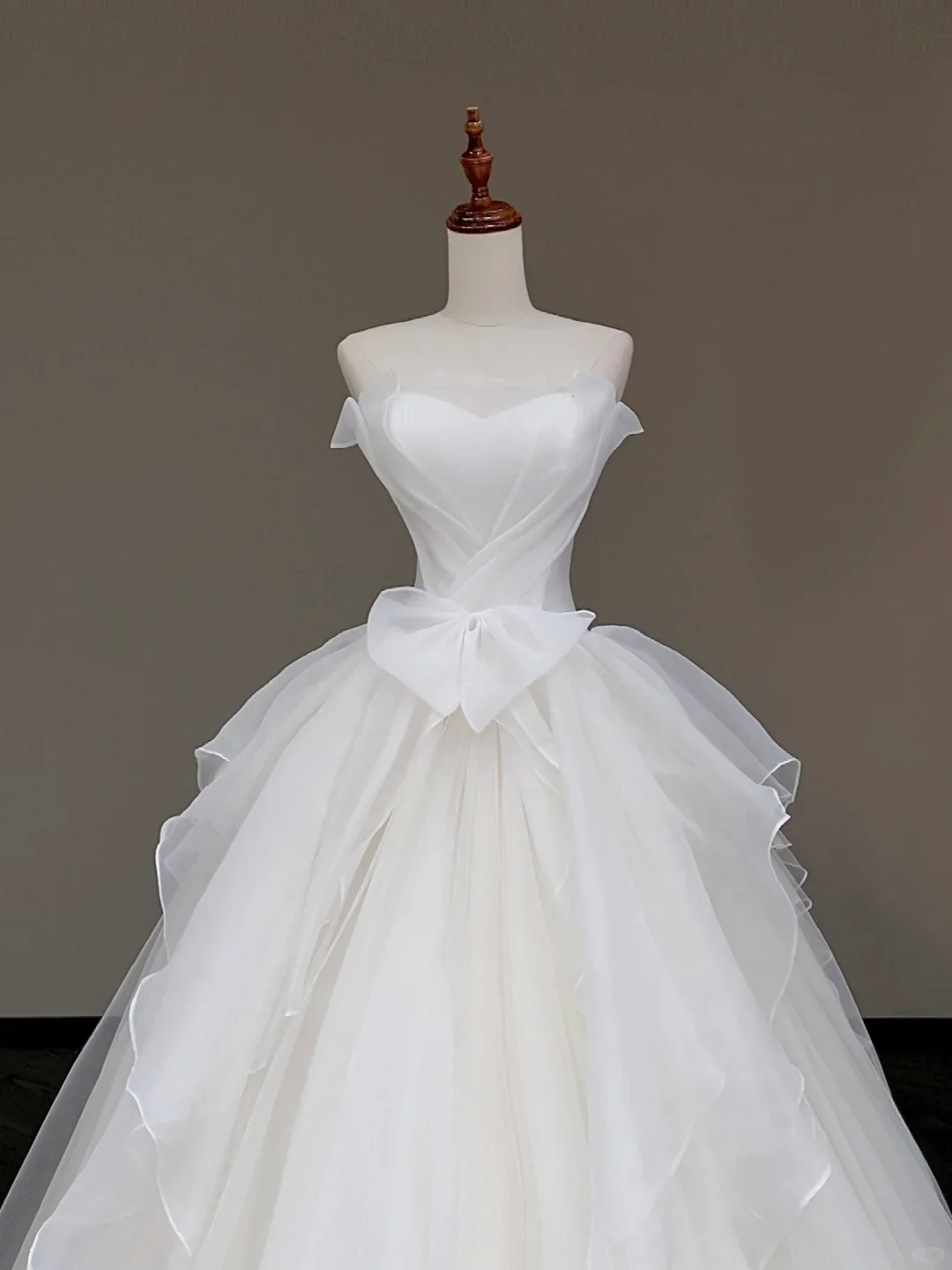 Unique Bridal Gown Ball Gown Strapless Tulle White Wedding Dresses Minimalist Bridal Gowns DP798 - Deanwangkt