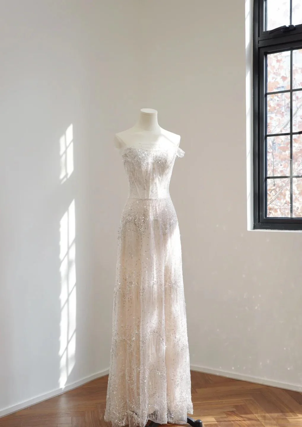 Simple Strapless Sheath Wedding Dresses Sequined Tulle White Bridal Gowns DP3352 - Deanwangkt