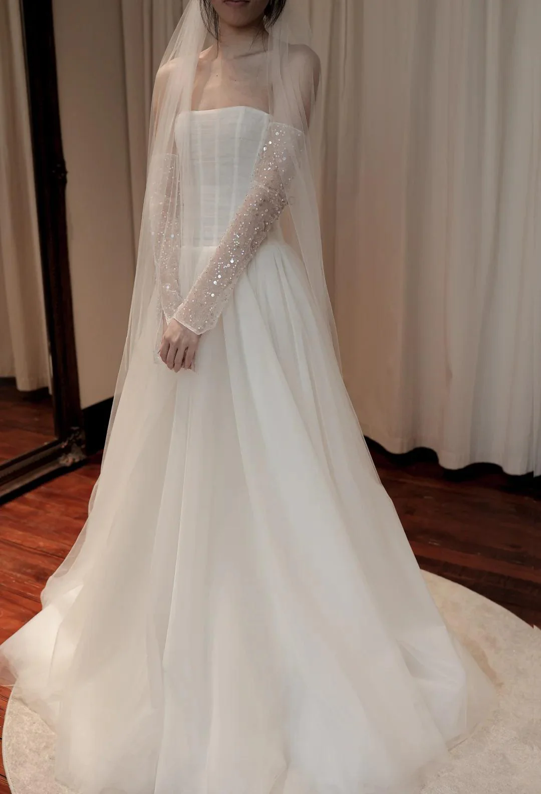 Timeless Strapless Ball Gown Tulle Wedding Dress Elegant Ivory Sleeveless Bridal Dress DP2972 - Deanwangkt