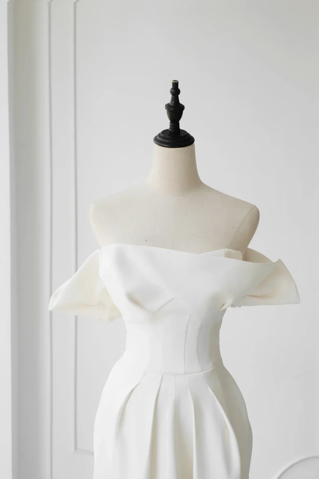 Timeless Bridal Gown Sheath Off The Shoulder Satin Short Sleeves Wedding Dresses Elegant Bridal Gowns DH891 - Deanwangkt