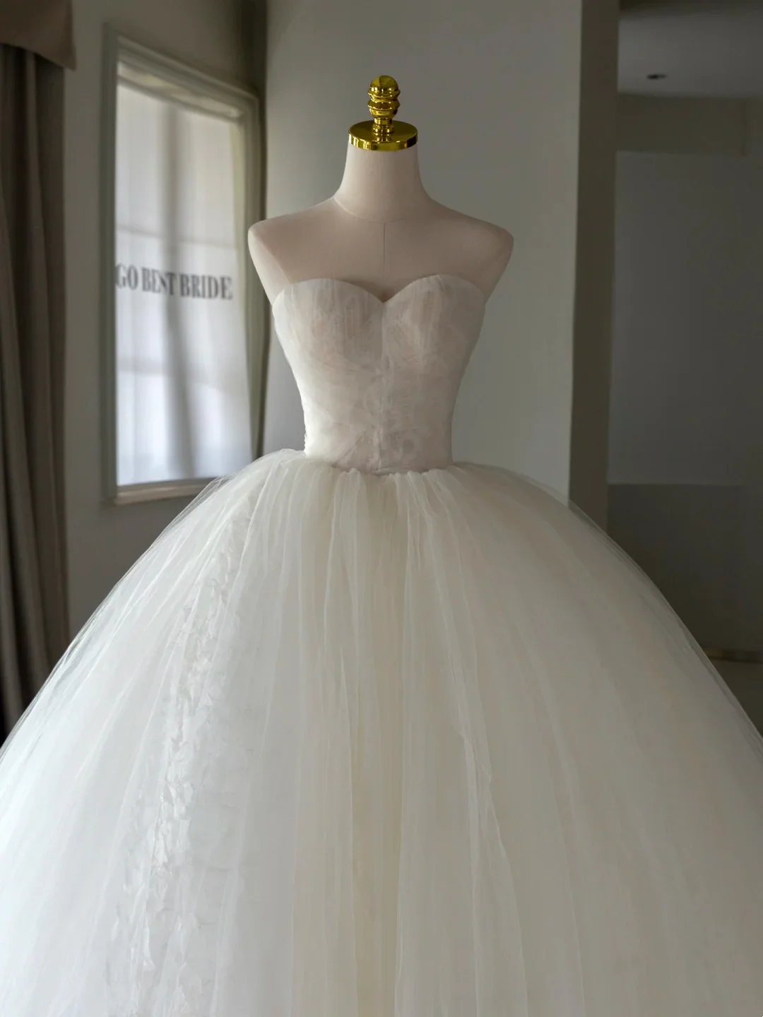Princess Bridal Dress Ball Gown Sweetheart Tulle Wedding Dress With Ruffles White Wedding Dresses Simple Wedding Gowns DH1553 - Deanwangkt