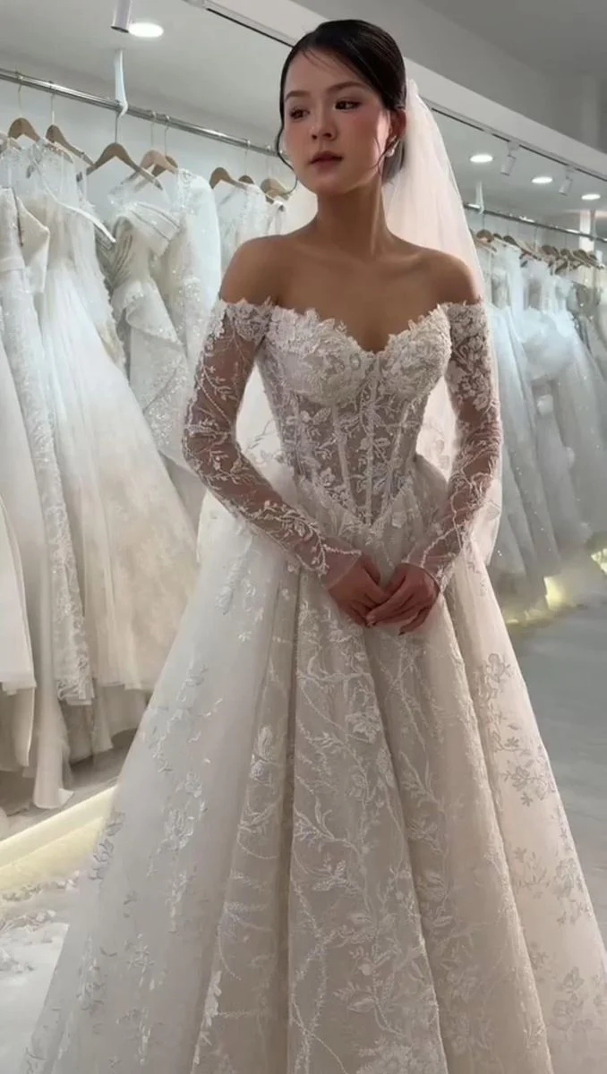 Timeless Bridal Gown Ball Gown Off The Shoulder White Lace Appliques Long Sleeves Wedding Dresses Elegant Bridal Gowns DH952 - Deanwangkt