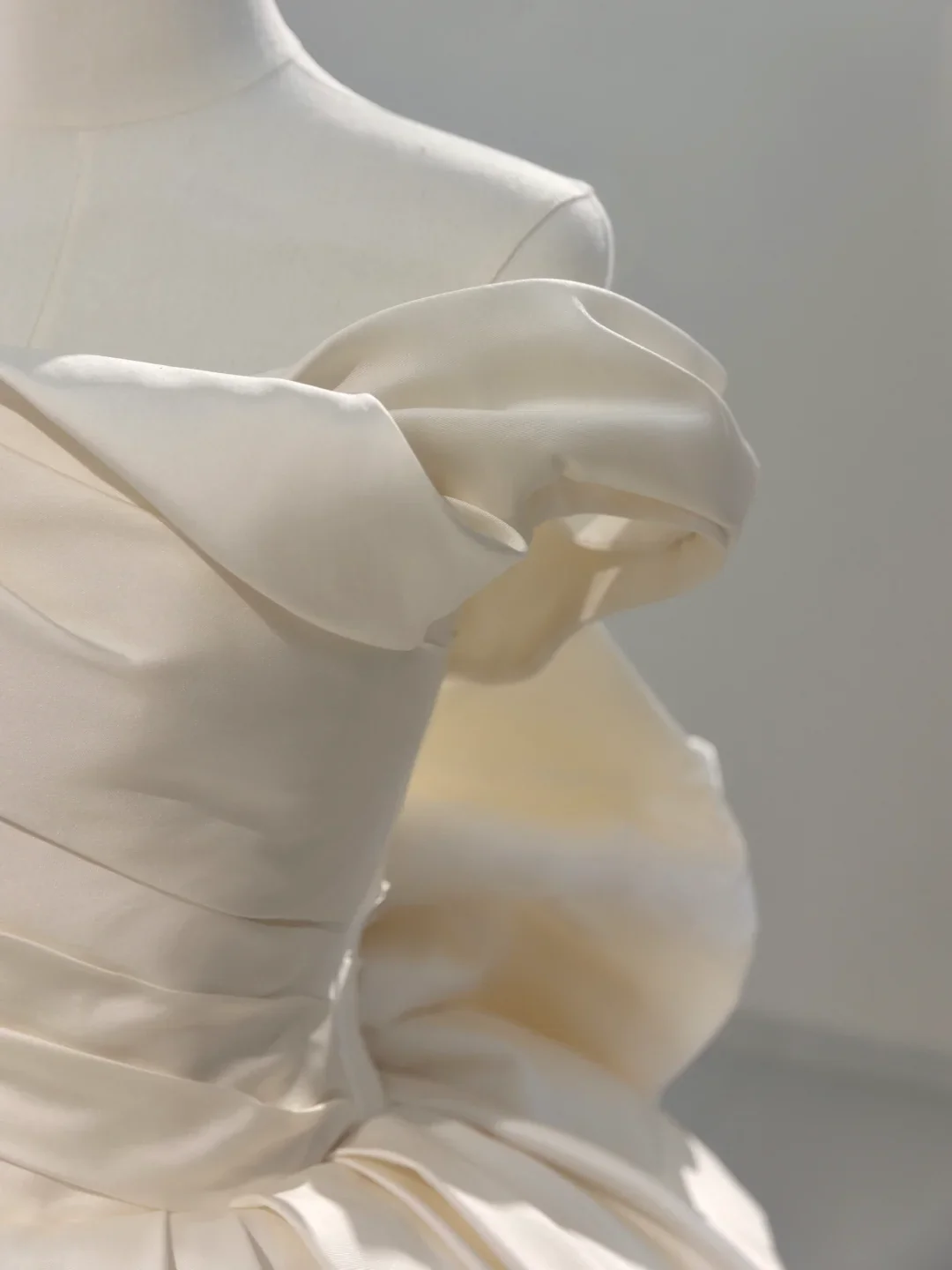 Princess Bridal Dress Ball Gown Off The Shoulder Ivory Satin Wedding Dress With Pleated Wedding Dresses Modest Wedding Gowns DH2047 - Deanwangkt