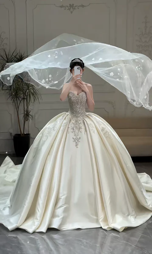 Gorgeous Sweetheart Neck Ball Gown Satin Long Wedding Dresses Beaded Ivory Bridal Gowns Sleeveless Bridal Dresses DP3744 - Deanwangkt