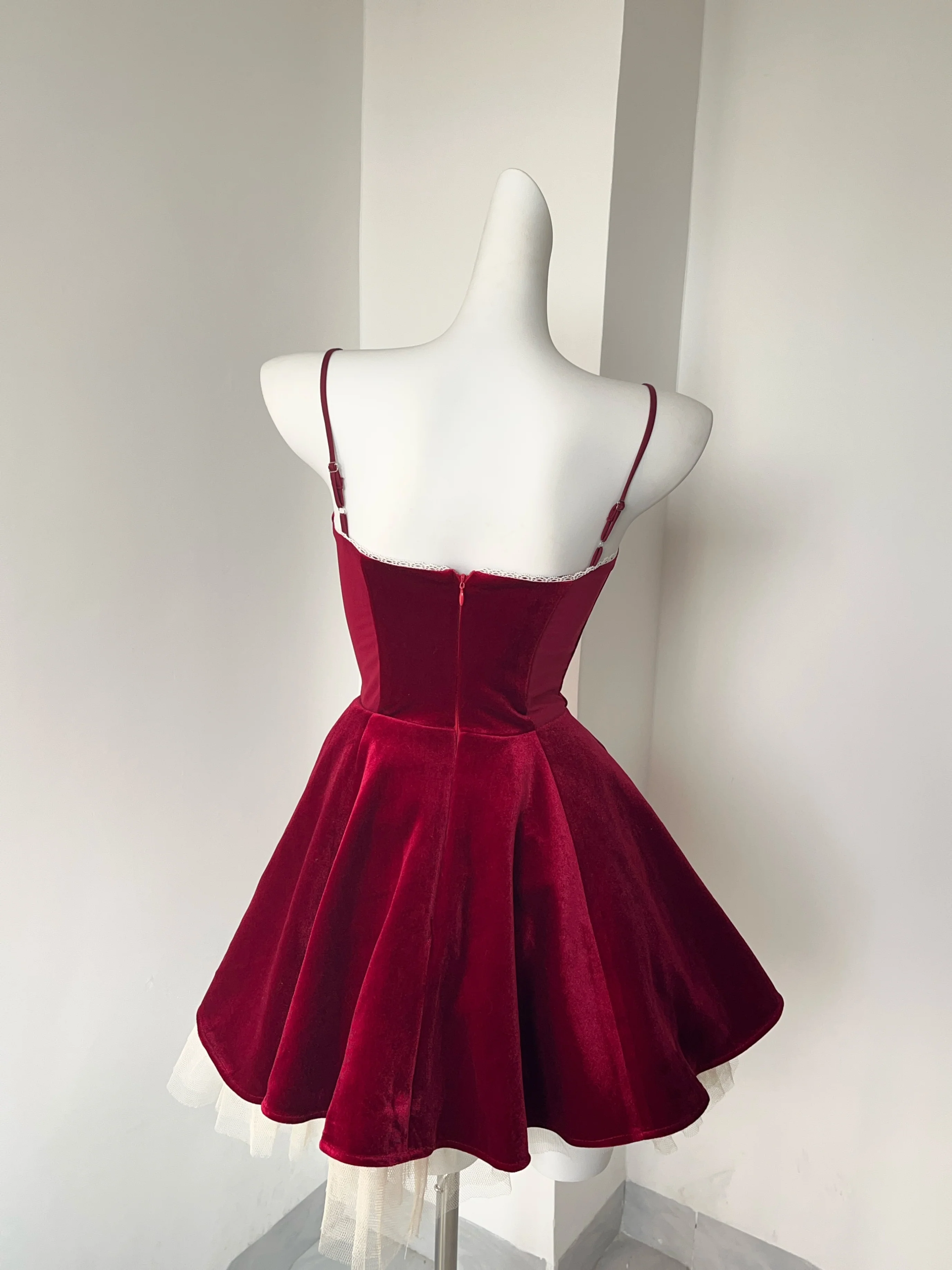 Pretty A line Spaghetti Straps Velvet Formal Homecoming Dresses Short 16th Birthday Outfits Graduation Dress Mini Cocktail Dresses DH2476 - Deanwangkt