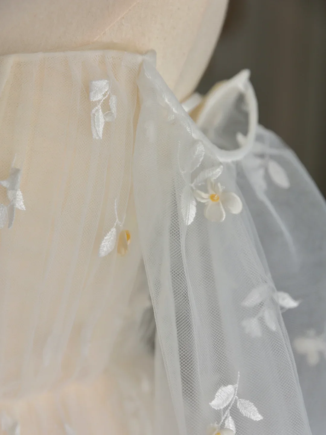 Princess Bridal Dress Ball Gown Off The Shoulder Lace Tulle Wedding Dress With Long Sleeves Wedding Dresses Modest Wedding Gowns DH1614 - Deanwangkt