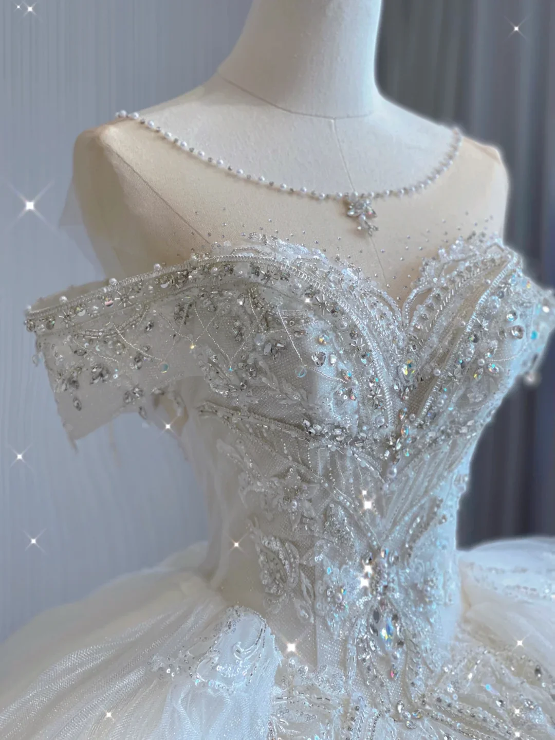 Luxury Ball Gown Scoop Neckline Long Satin Lace White Wedding Dresses Brides Dress DP347 - Deanwangkt