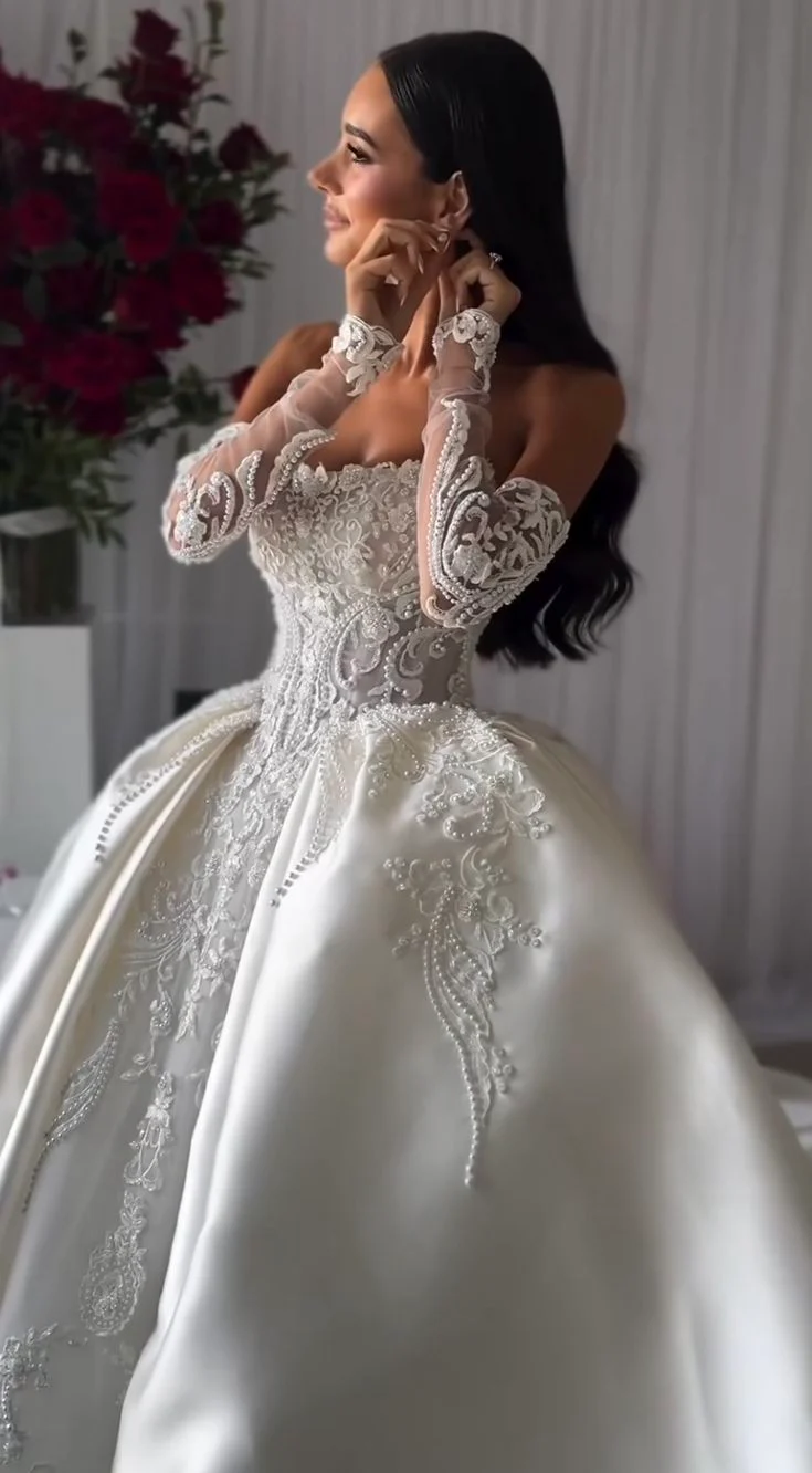 Beautiful Ball Gown Sweetheart Sleeveless White Satin Pleated White Pearls Beads Wedding Dress Modest Wedding Dresses Princess Wedding Gowns DH1483 - Deanwangkt