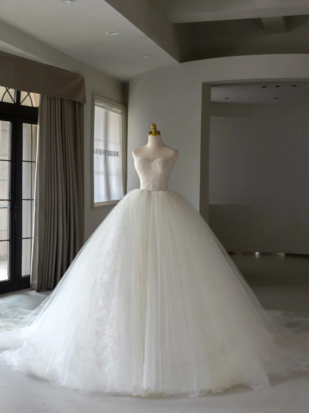 Princess Bridal Dress Ball Gown Sweetheart Tulle Wedding Dress With Ruffles White Wedding Dresses Simple Wedding Gowns DH1553 - Deanwangkt