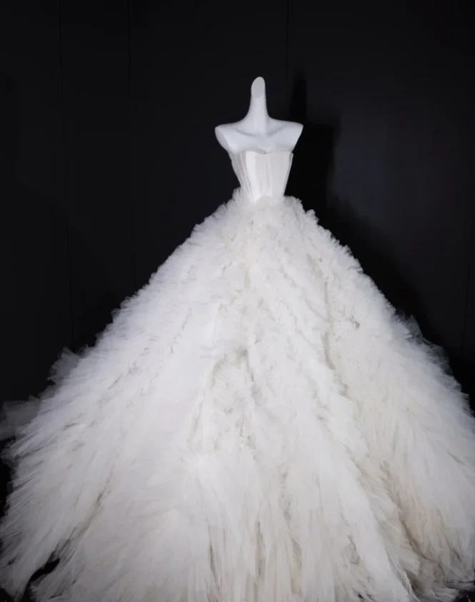 Elegant Strapless Ball Gown Long Wedding Dresses Tulle White Bridal Gowns Sleeveless Bridal Dresses DP3761 - Deanwangkt