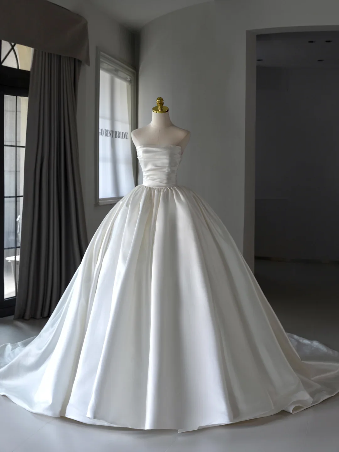 Princess Bridal Dress Ball Gown Strapless Satin Wedding Dress With Ruffles White Wedding Dresses Simple Wedding Gowns DH1552 - Deanwangkt