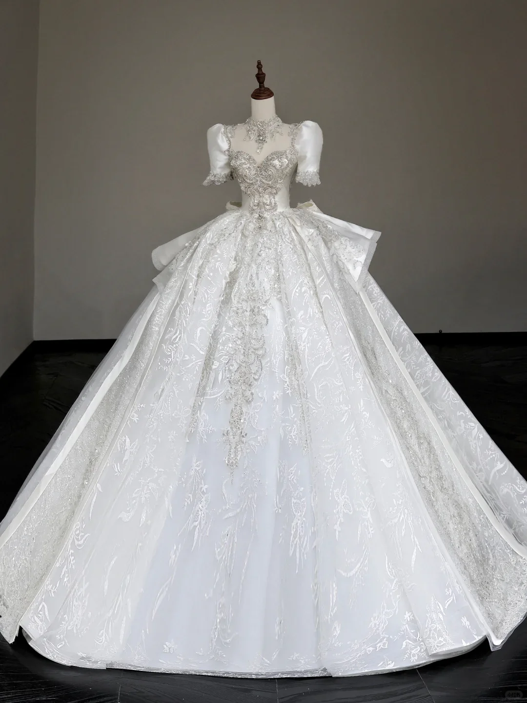 Luxury Ball Gown Wedding Dresses Short Sleeves Sequin Wedding Dress With Train DP647 - Deanwangkt