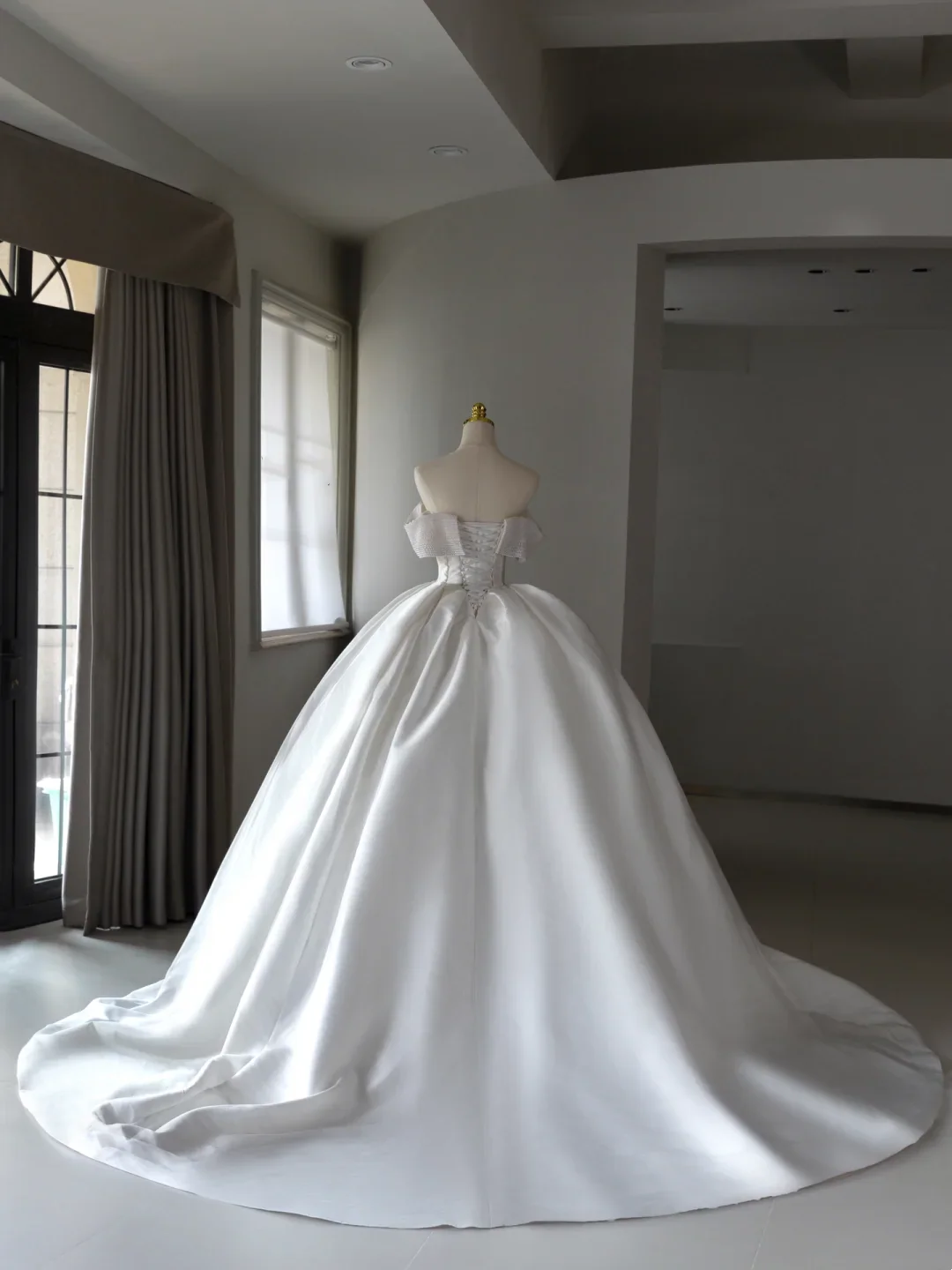 Princess Bridal Dress Ball Gown Off The Shoulder Satin Wedding Dress With Beads White Wedding Dresses Modest Wedding Gowns DH1550 - Deanwangkt