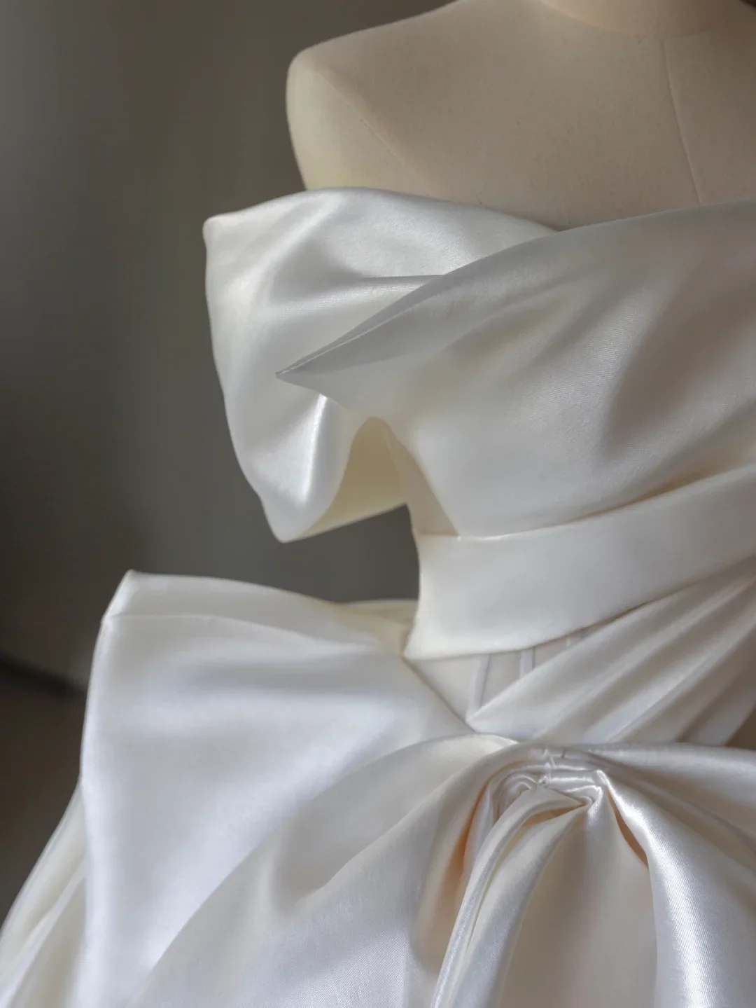 Princess Bridal Gown Ball Gown Off The Shoulder Satin Wedding Dress With White Short Sleeves Wedding Dresses Modest Wedding Gowns DH1288 - Deanwangkt