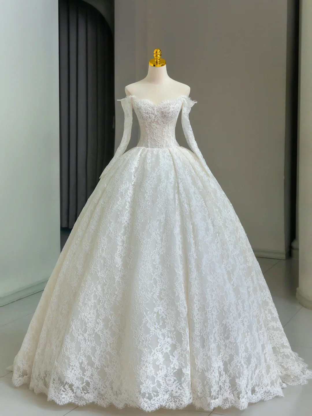 Unique Bridal Gown Ball Gown Off The Shoulder Lace Long Sleeves White 50s Wedding Dresses Vintage Bridal Gowns DH1137 - Deanwangkt