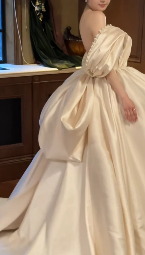 Simple Off-the-shoulder Ball Gown Satin Wedding Dresses Champagne Bridal Gowns Open-back Bridal Dresses DP3359 - Deanwangkt