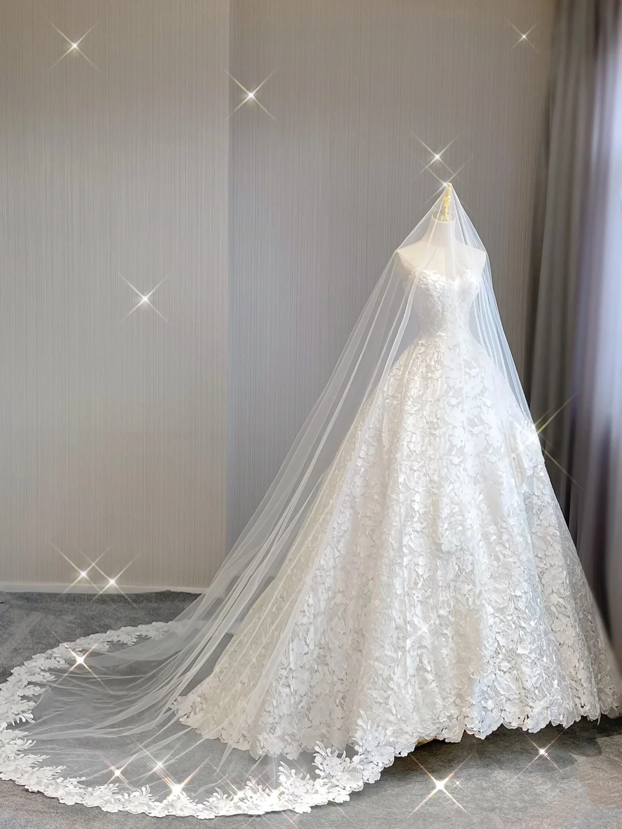 Extravagant Ball Gown Strapless White Lace Long Wedding Dresses Elegant Bridal Gowns DH680 - Deanwangkt