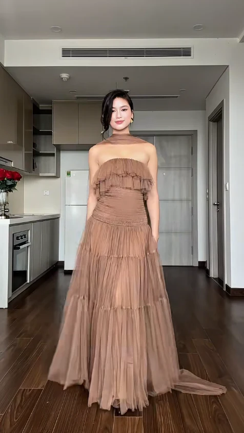 Chic Strapless Sheath Light Brown Long Prom Dresses Sleeveless Tulle Light Brown Wedding Guest Dresses DP3858 - Deanwangkt